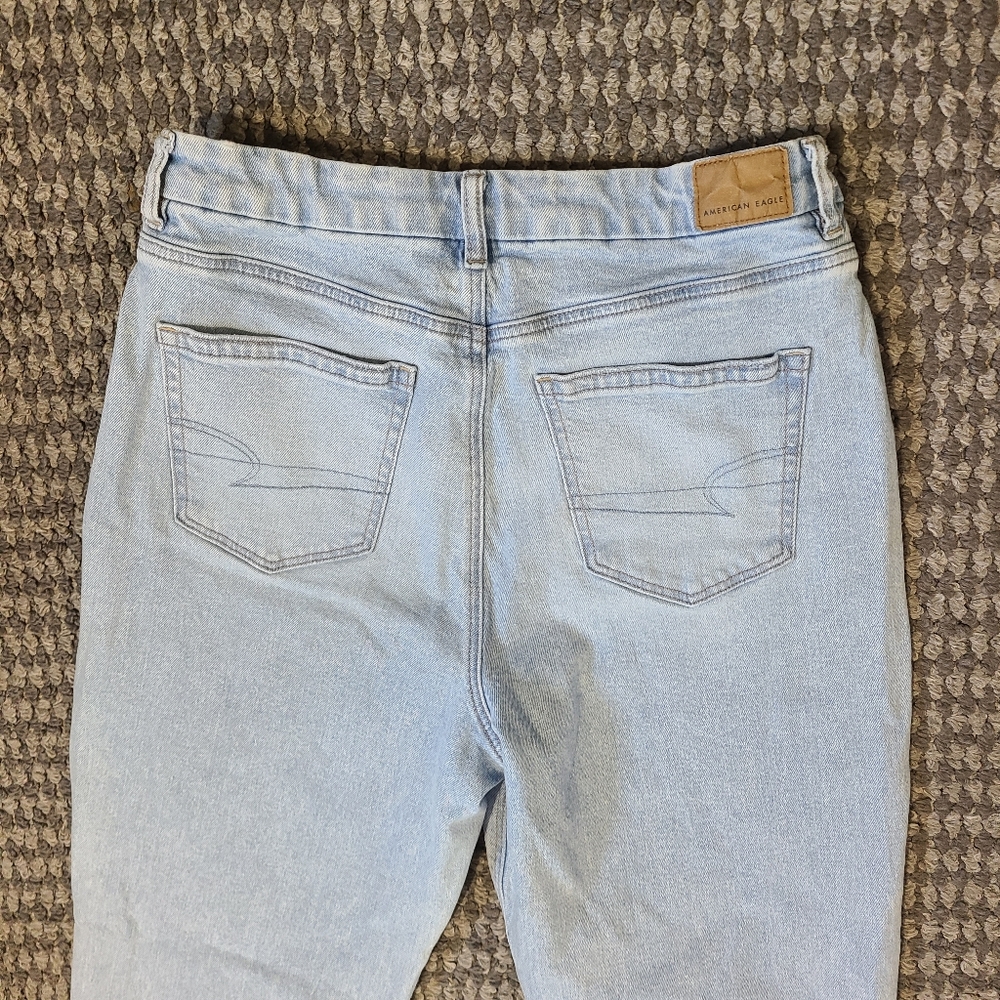 American Eagle Curvy Mom Jean Light Blue Denim Jeans 10 - Picture 10 of 16